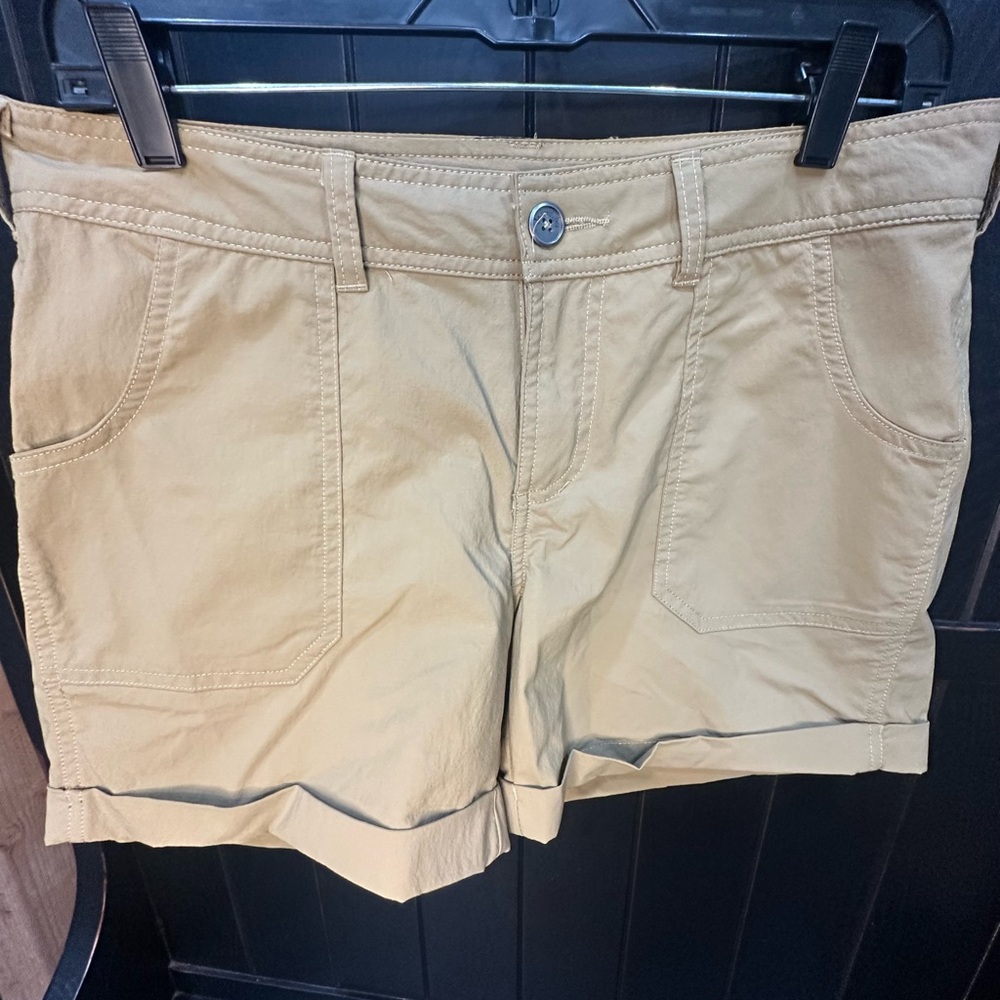 The North Face Women's Tan Cargo Shorts